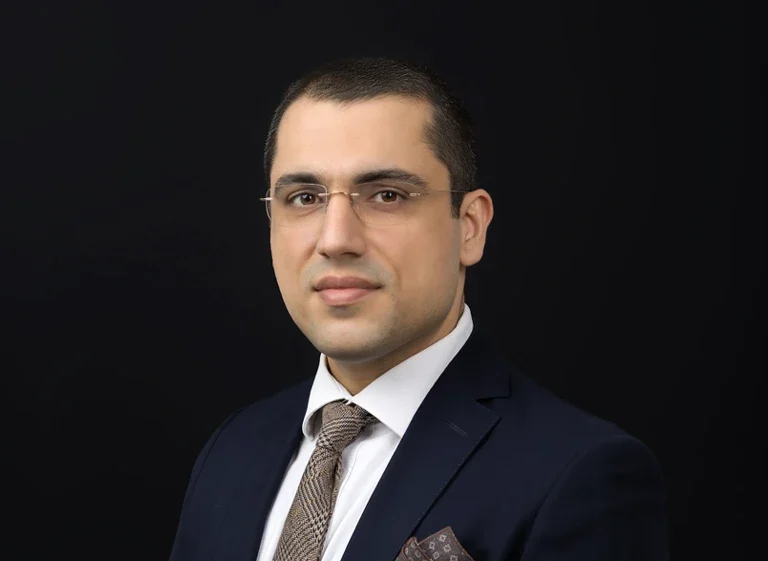 Vahid Yeganeh - Canada Litigation Lawyer وحید یگانه - وکیل فارسی در کانادا